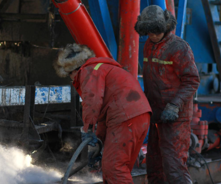 油田工作服為什么是紅色？為什么中石油工人衣服是紅色的？