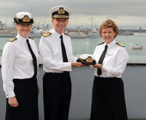 制式服裝和正裝一樣嗎?