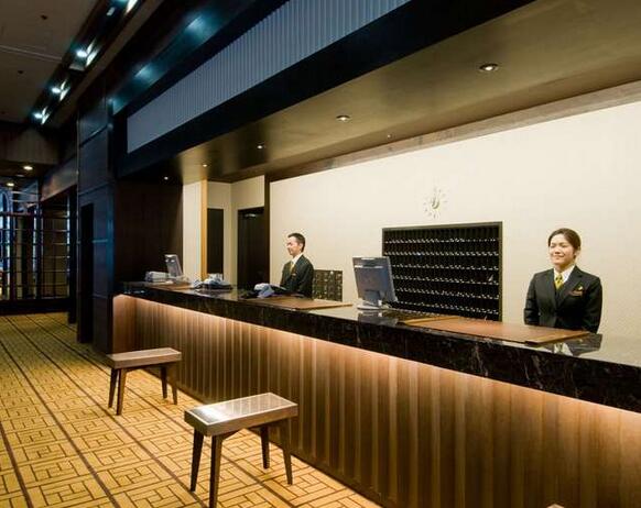 公司前臺(tái)穿什么衣服？