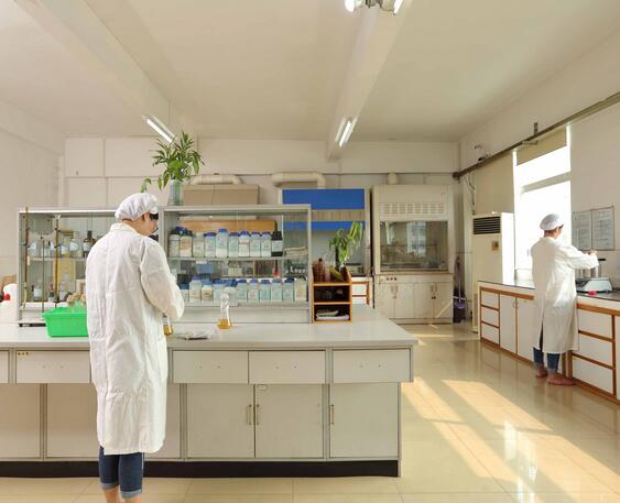 化驗(yàn)人員應(yīng)穿什么工作服?