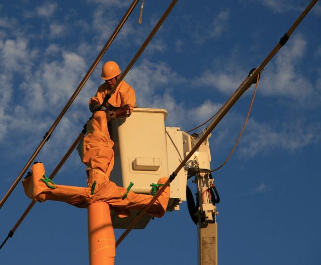 高壓電屏蔽服工作原理