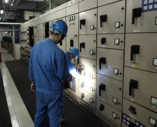 電工作業(yè)時應穿什么鞋？