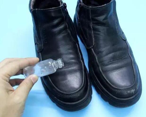 分辨真假皮鞋最簡(jiǎn)單的方法