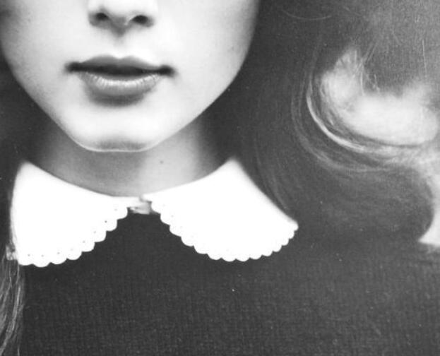 娃娃領(lǐng)上衣搭配什么下裝